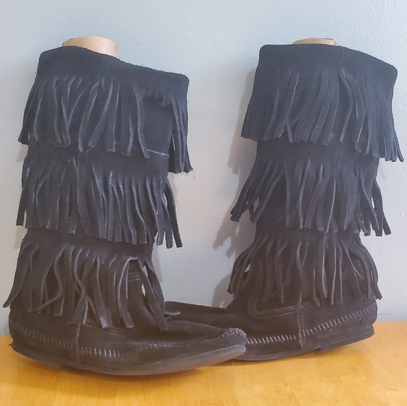 Minnetonka Black Suede Fringe Moccasin Boots SZ 7 - Picture 2 of 8